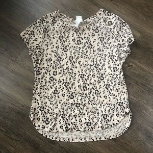 Leopard 🐆 print tee.